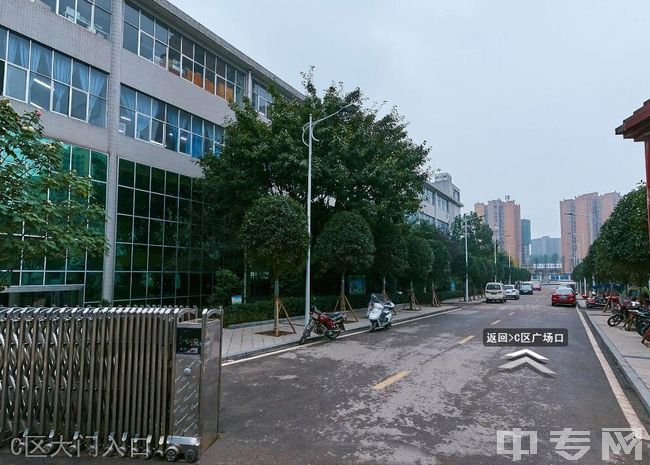 重庆工商学校-C区大门入口