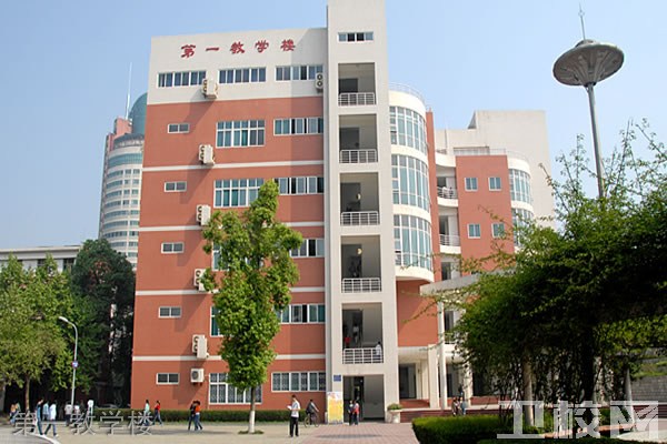 川北医学院-第一教学楼