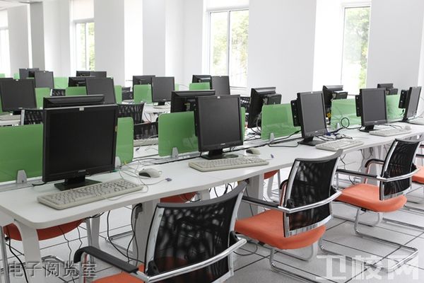 上海南湖职业技术学院护理部电子阅览室