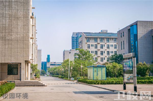 河南开封科技传媒学院医学院学院大门
